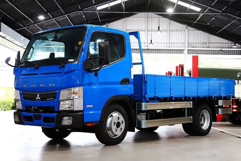 新年式 FUSO Canter 堅達在安全、載重以及動力可靠性等更加精進，載得更多、行車更平穩還能降低運輸成本。 圖／張振群 攝影