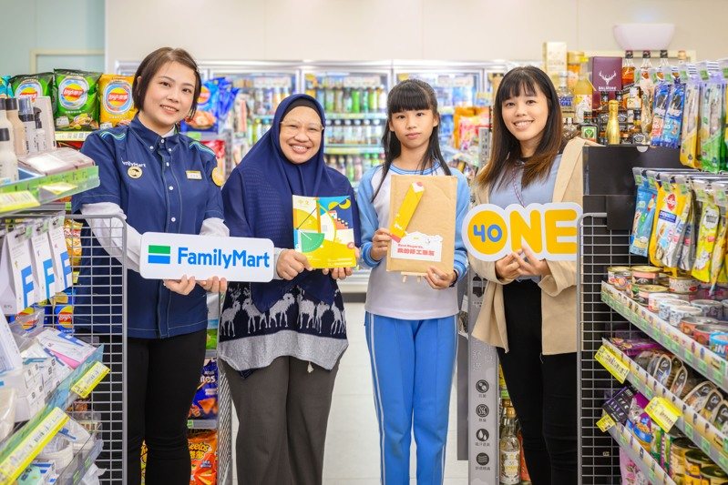 國際移工日前夕，全家便利商店與One-Forty再度攜手宣布啟動「2025一起友善移工」零錢捐計畫，將透過「移工在家學中文」及「移工筆友校園暨全民教育」兩大行動，促進文化融合與共創包容社會。圖／全家便利商店提供