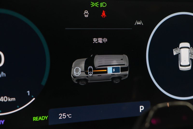 大改款第五代Hyundai Santa Fe 1.6升渦輪油電版。 記者黃俐嘉／攝影