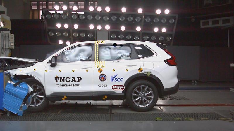 TNCAP首例改款後車型（Honda CR-V）再次評等之實車碰撞測試圖。 摘自TNCAP