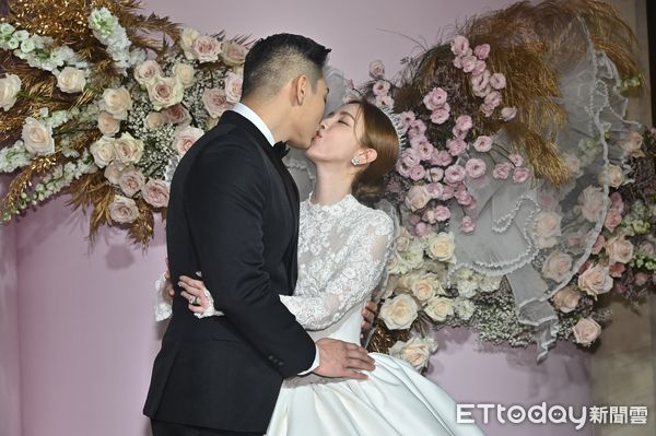 愛雅婚宴大咖全來了　乃哥當證婚人花費500萬元