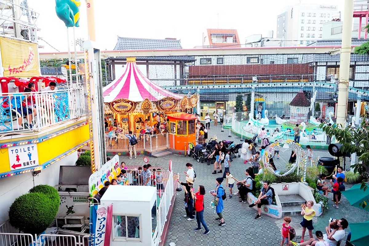 別再只去迪士尼！日本「最老遊樂園」親子必訪，免費「客製夢想氣球」超療癒