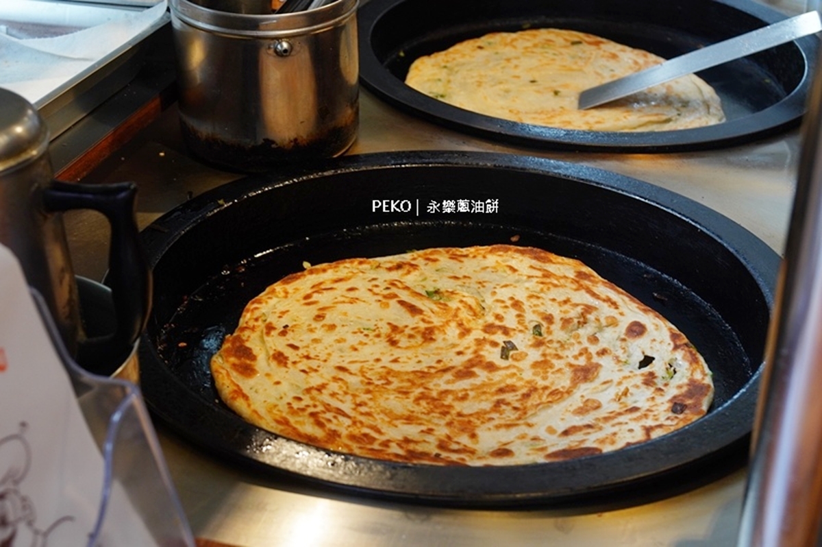 年貨大街順路吃！永樂市場10家網推美食：郭董也愛油飯、百年雞捲、爆料潤餅