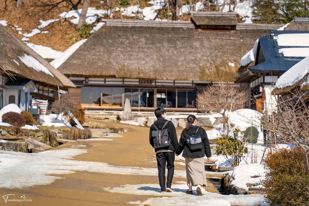 完全不用人擠人！日本「隱藏版合掌村」雪景一樣美，百歲驛站保存更完整