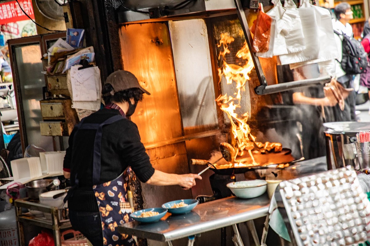 IG爆紅「跳恰恰炒鱔魚」是這家！台南人激推50年老字號，大火快炒鍋氣四溢