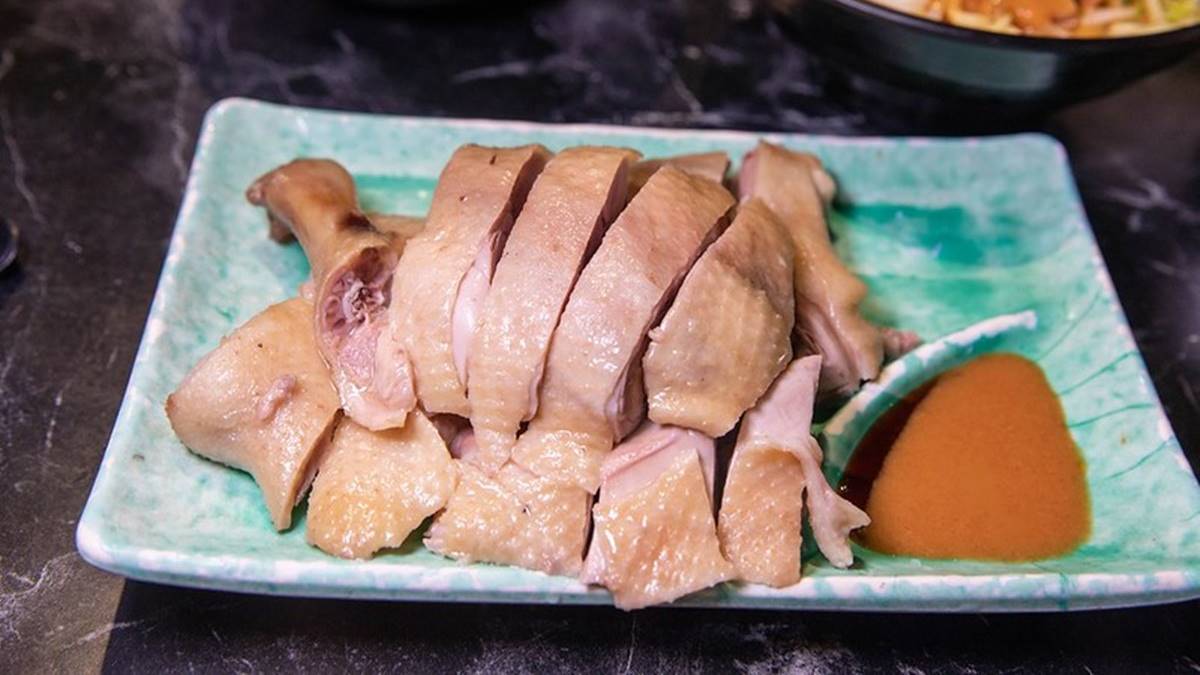 24小時都能吃！桃園廟口「老字號鴨肉」飄香50年，鴨腿沾獨門味噌醬太銷魂