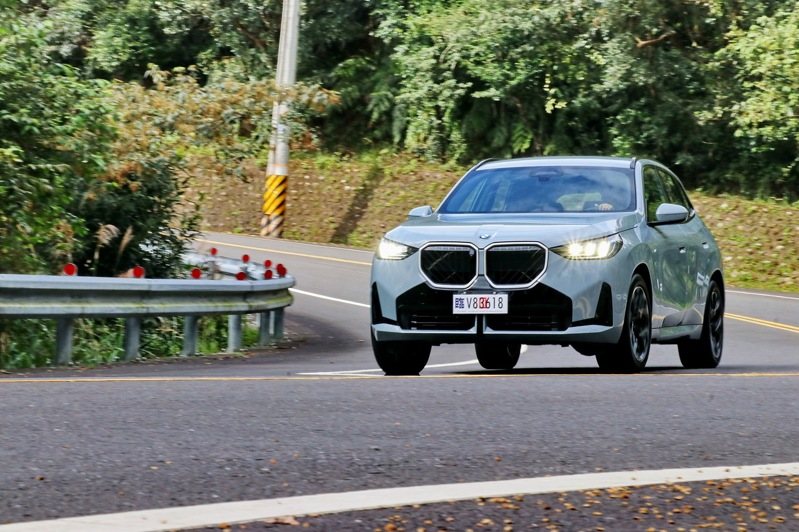 BMW X3依然是那一台兼具運動及家庭的豪華休旅。 記者陳威任／攝影