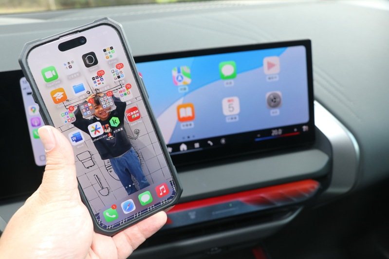 支援無線Apple CarPlay／Android Auto。 記者陳威任／攝影