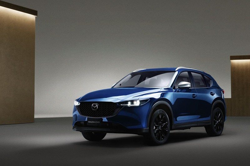 品牌旗艦休旅 MAZDA CX-5 於 2024 年度掛牌超過 4,900 輛，位列進口中型休旅第 2 名。 圖／台灣馬自達提供