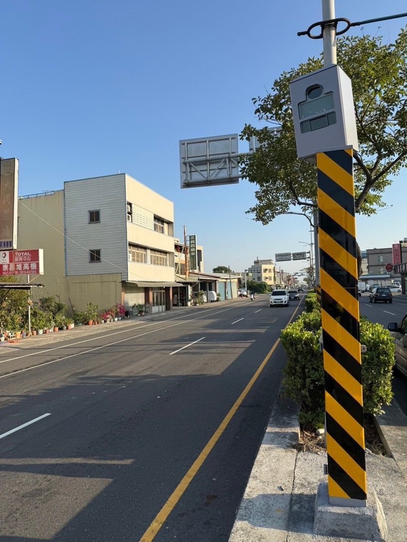 雲林縣闖紅燈和超速仍多，去年雙雙都破萬件，警方在5個鄉鎮市增設科技執法。記者蔡維斌／翻攝