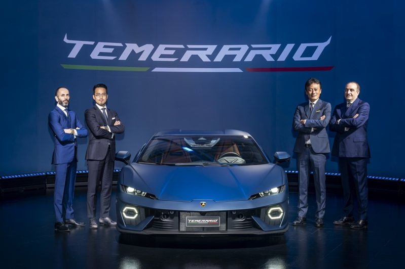 從左至右_Automobili Lamborghini 亞太區總監Francesco Scardaoni, Lamborghini Taipei副總經理趙志剛, Lamborghini Taipei總經理趙一葵, Automobili Lamborghini首席行銷暨業務長Federico Foschini。 圖／Lamborghini提供