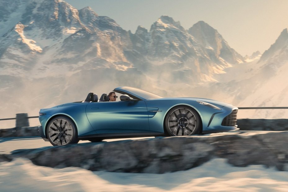 完全不意外的掀頂操作，Aston Martin Vantage發表敞篷車型！