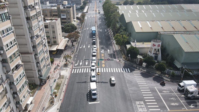 台17線經安平工業區路廊型左轉車道優化完成。圖／台南市交通局提供