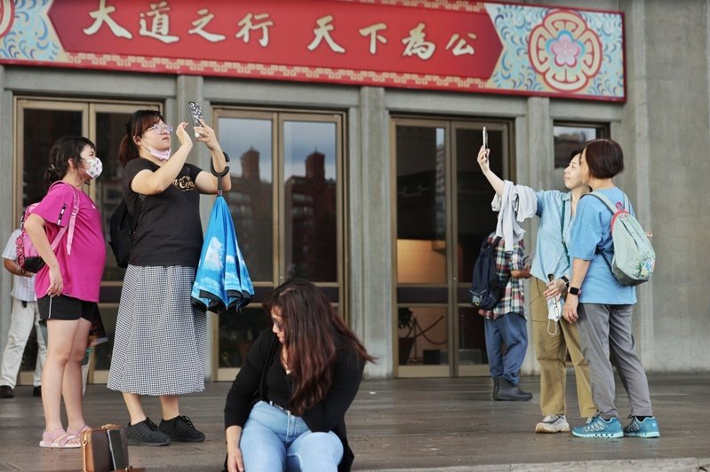 中國大陸文旅部17日宣布近期恢復福建、上海赴台團客。示意圖。記者曾原信／攝影