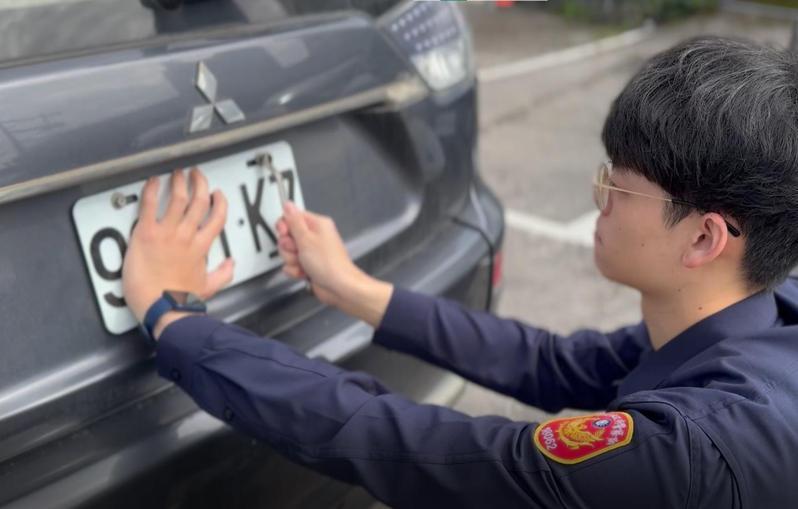 新北市交通警察大隊強化偽變造車牌查緝。圖／新北交大提供