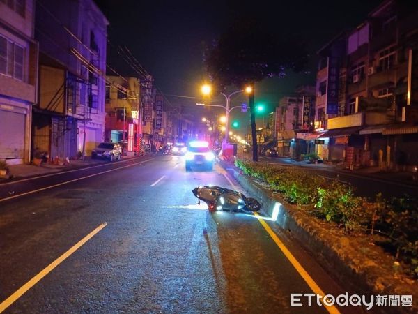 屏東轎車連撞2機車！24歲騎士噴飛慘死　肇事駕駛驚喊：我太累了