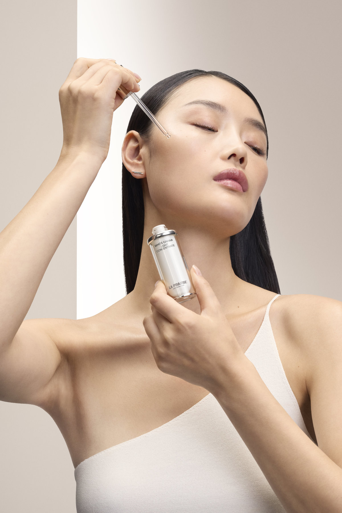 【la prairie】LA PRAIRIE鑽白魚子時空亮顏精萃 5%菸鹼醯胺  5重煥亮再生 /