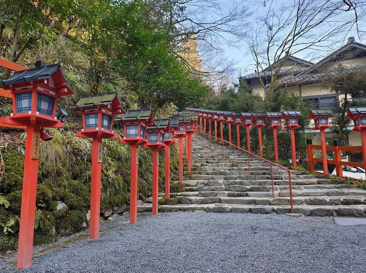 拜訪「繪馬」發源地！日本貴船神社專求戀愛良緣，再體驗超神祕「水占卜」