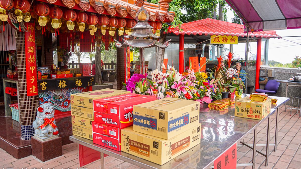 宜蘭也有泡麵土地公！隱藏景點免費吃泡麵、看海景，全台泡麵土地公一次看