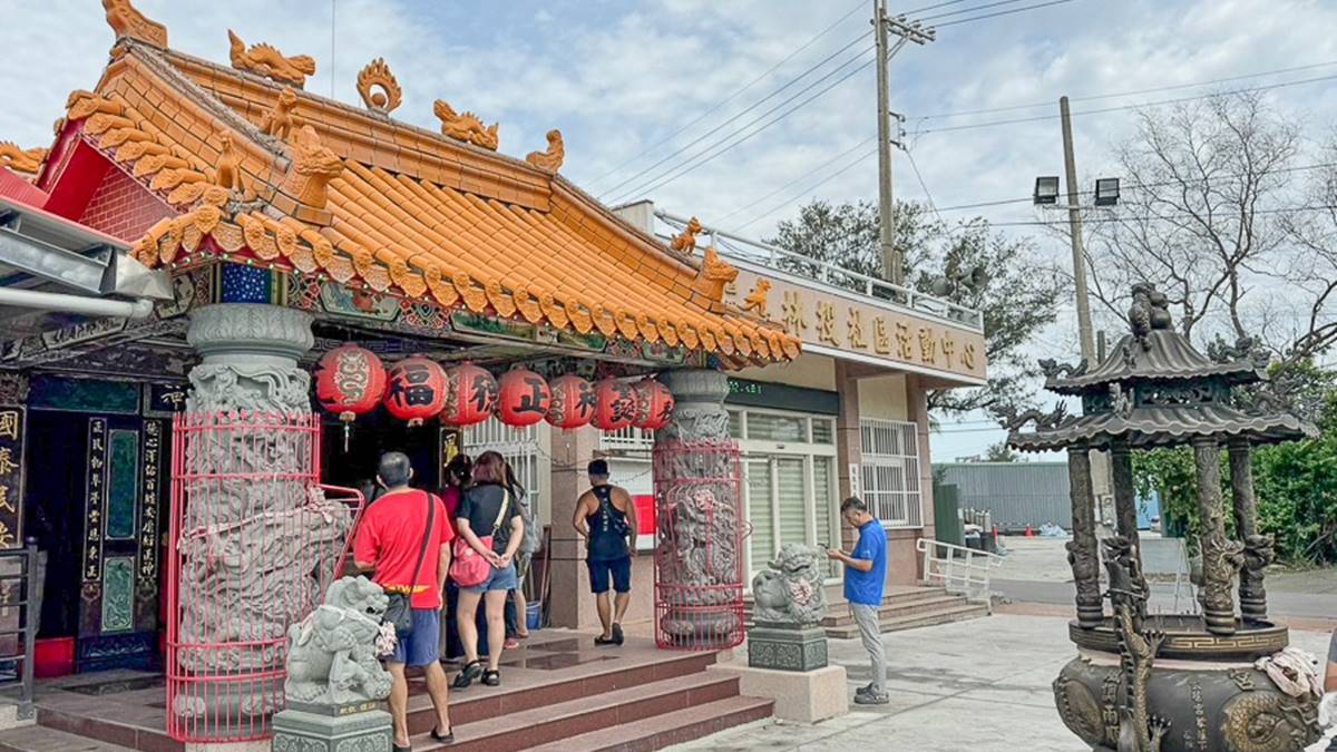 宜蘭也有泡麵土地公！隱藏景點免費吃泡麵、看海景，全台泡麵土地公一次看