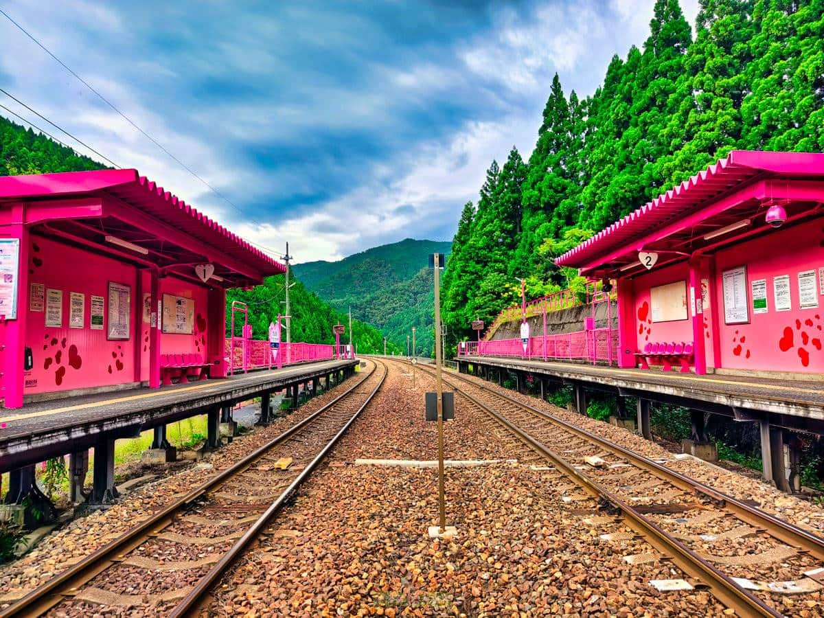 少女心大噴發！以戀愛為主題的「粉紅愛心車站」，結緣郵筒、繪馬牆IG爆紅