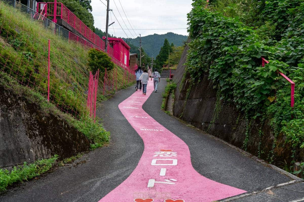 少女心大噴發！以戀愛為主題的「粉紅愛心車站」，結緣郵筒、繪馬牆IG爆紅