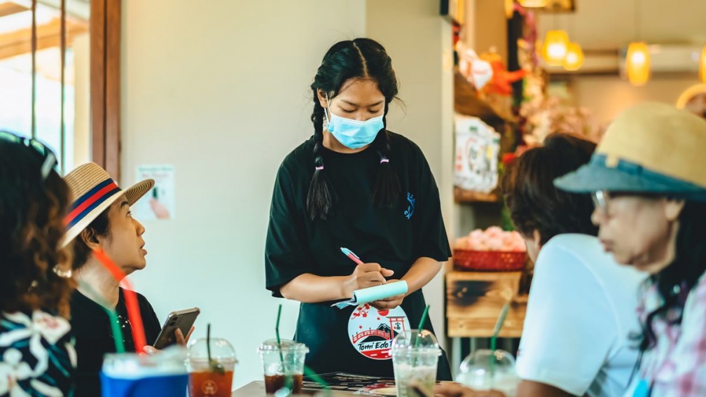 餐廳吃飯「做１事」慘遭店員翻白眼！過來人曝原因，在日本也會被討厭