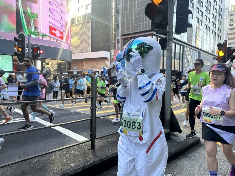 路跑／中國大陸選手參加香港馬拉松賽 爆出代跑疑雲