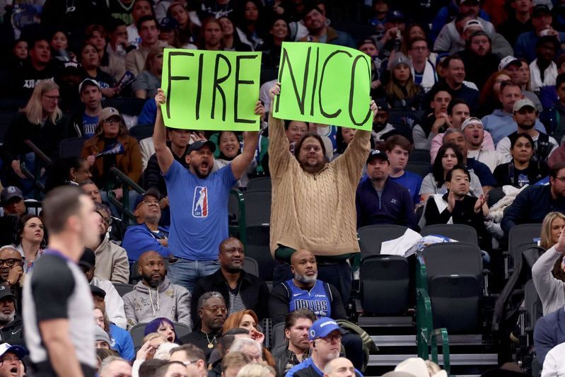 NBA／玻璃心？獨行俠球迷高舉「FIRE NICO」竟遭保全請出場