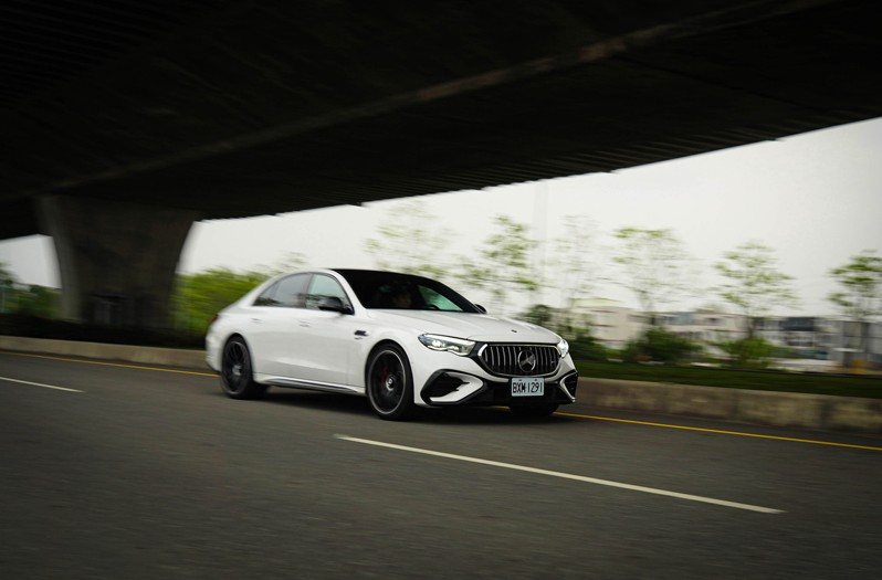 Mercedes-AMG E 53 Hybrid 4Matic+。 Keith／攝影