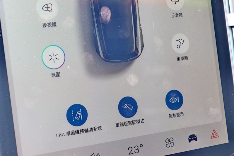 大量功能被整合到車機之中。 記者陳威任／攝影