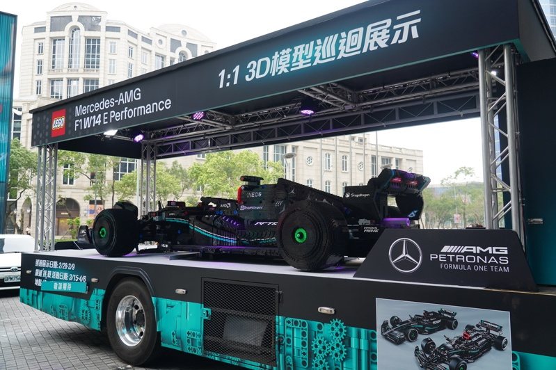 Mercedes-AMG F1 W14 E Performance 1:1樂高賽車模型震撼登場。 記者趙駿宏／攝影