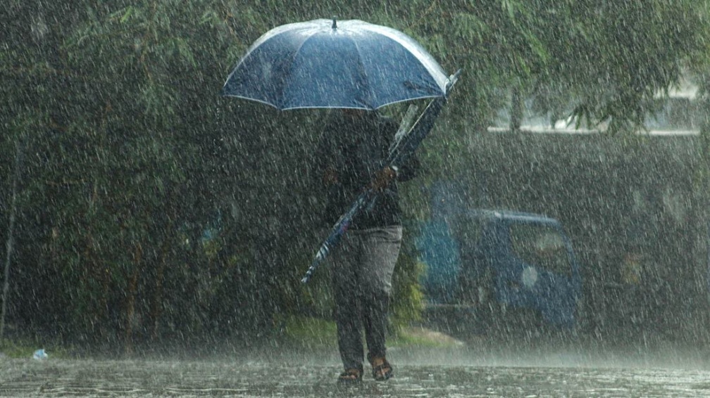 氣溫暴跌15度！鋒面、冷空氣「這時起」接力報到，雷雨轟全台