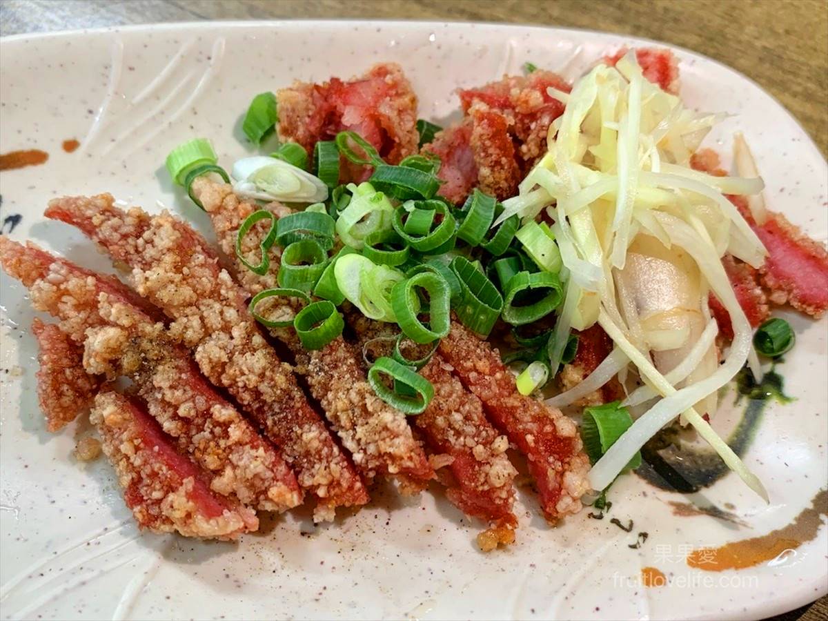 又臭又香「臭豆腐炸醬麵」藏這！清甜牛肉麵飄中藥香，酥炸紅糟肉也必點