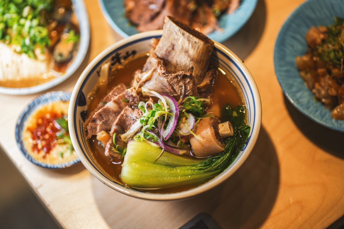 台北最強「麵食市集」週末免費逛！爽吃近60家美食，各地人氣牛肉麵、拉麵