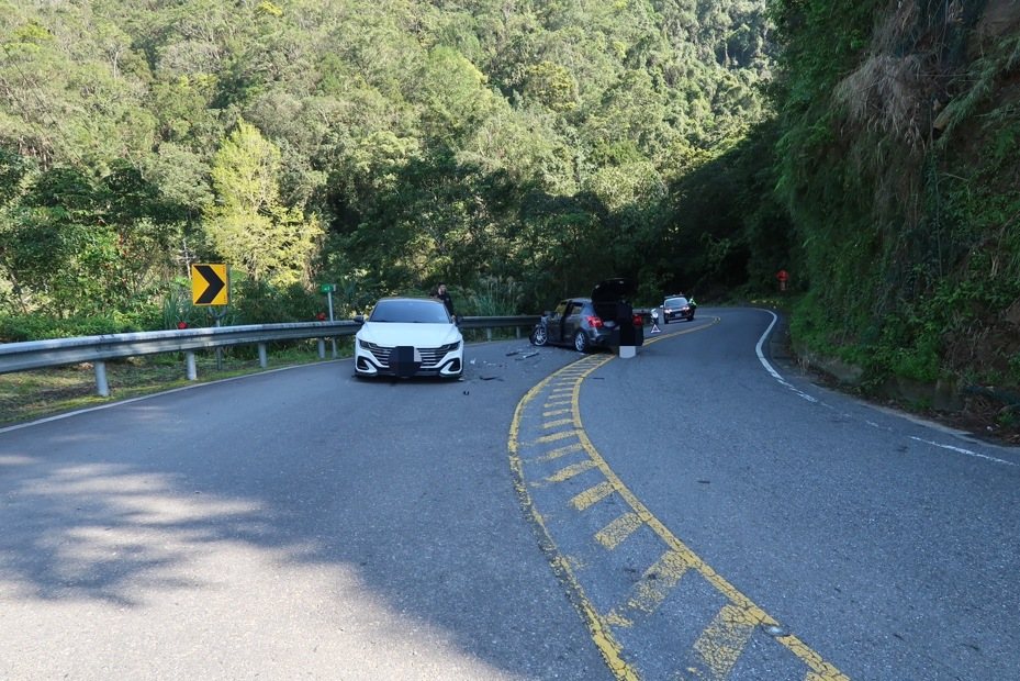 北宜公路車禍！停產福斯獵跑過彎失控撞對向車釀2傷送醫