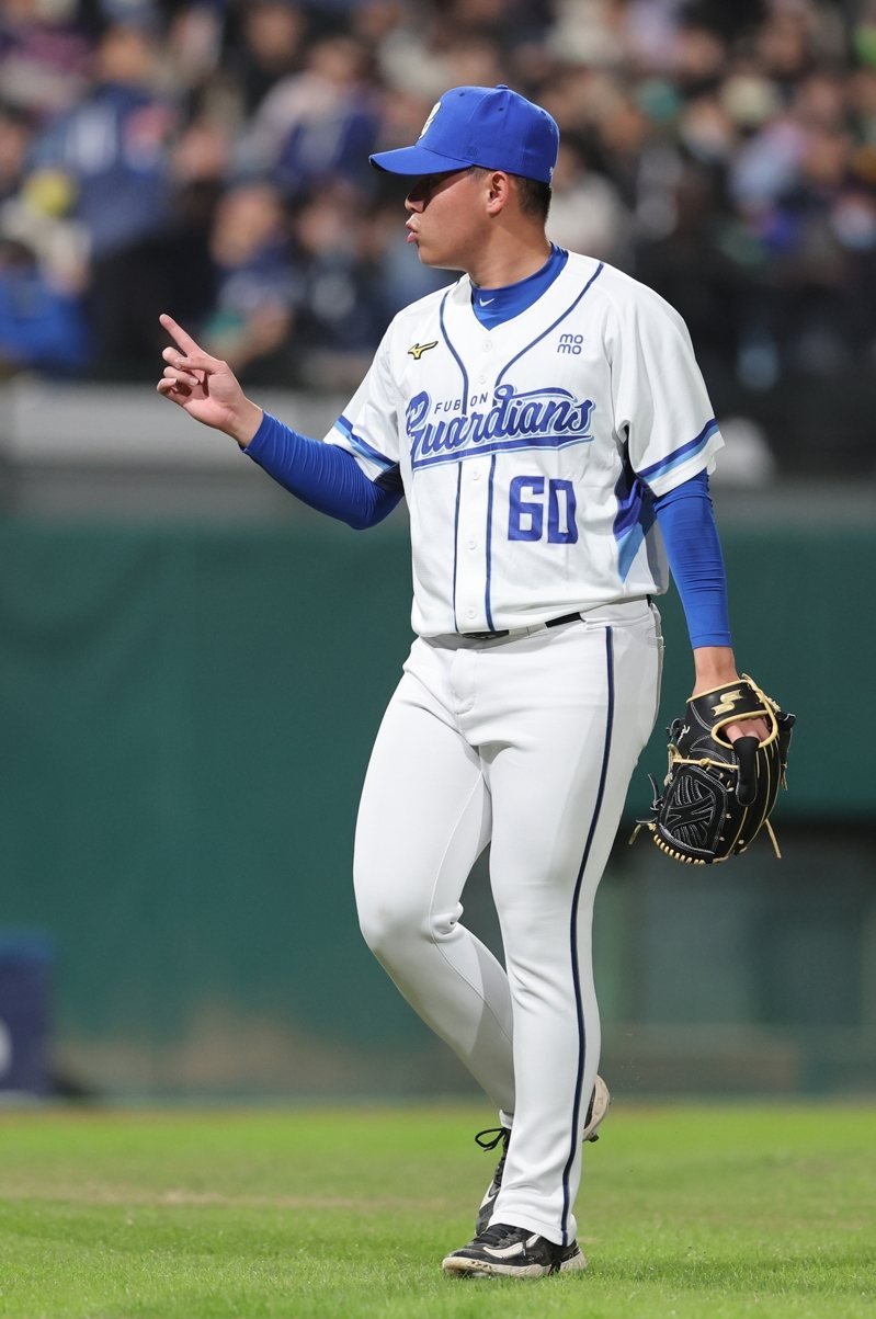 中職／新莊測試賽曾峻岳登板燈光秀 WBCQ後還在適應用球