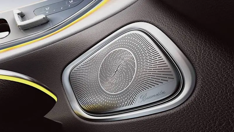 GLC 與 C-Class 全面標配 Burmester® 3D 環場音響系統，體供體驗沉浸式環繞音場。 圖／台灣賓士提供