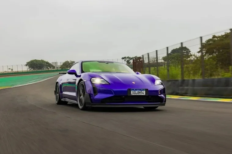 Taycan Turbo GT 於巴西 Interlagos 賽道創造電動車單圈紀錄。 圖／Porsche提供