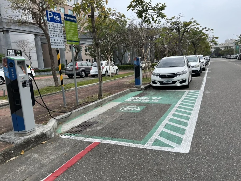 獨／台南市區停車一位難求 　充電車格常閒置「空蕩蕩」