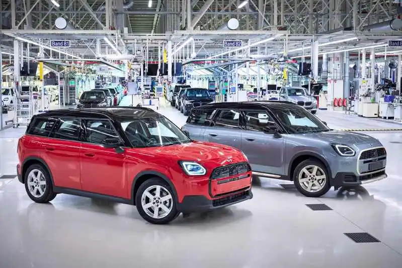 全新MINI Countryman純電休旅於Plant Leipzig德國萊比錫工廠打造，融合創新製造技術與高效能電池，展現MINI邁向綠色未來的決心。 圖／汎德提供