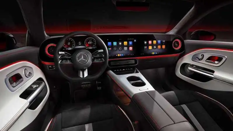 Mercedes-Benz 自主開發的全新 MB.OS 系統首度亮相。 圖／Mercedes-Benz