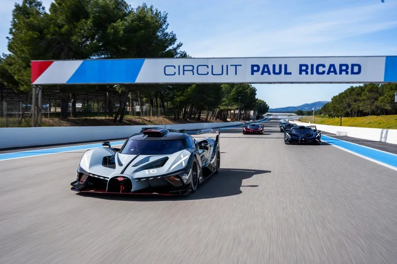 Bugatti Bolide客戶試駕活動日前在法國的保羅·里卡德賽道(Circuit Paul Ricard)舉行，車主在世界上最具標誌性的賽道之一，體驗他們新交付超跑的強勁動力和精準度。 圖／Bugatti提供