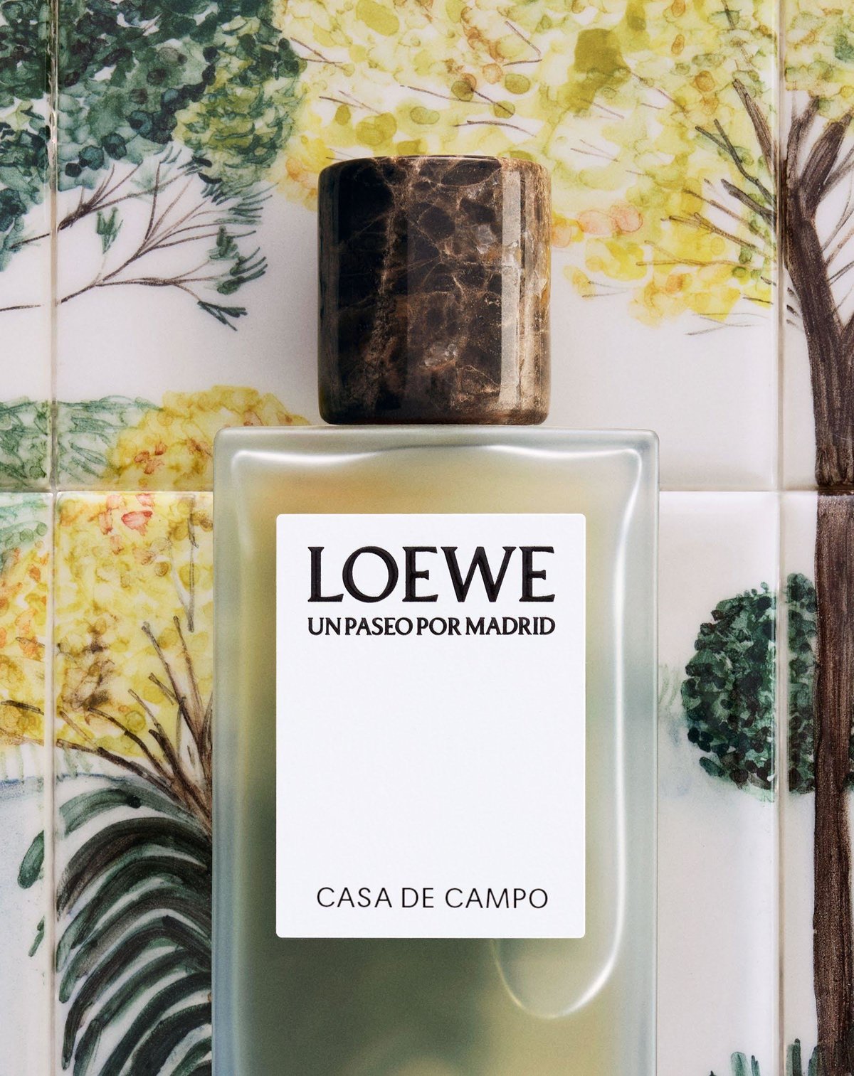 【LOEWE】2025年再度推出「漫步馬德裏系列UnPaseoporMadrid」香氛作品——田園之家、遨 遊多雷電影資料館、普拉多美術館，展開更加深入的西班牙首都嗅覺漫遊 /