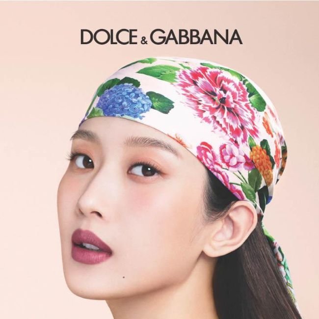 【Dolce & Gabbana】打造完美無瑕的膚質，Dolce&Gabbana 推出最新 摯愛輕透無瑕妝前乳 與 摯愛柔霧無瑕粉底液 ，為經典的摯愛完美無瑕提供完美的底妝 /